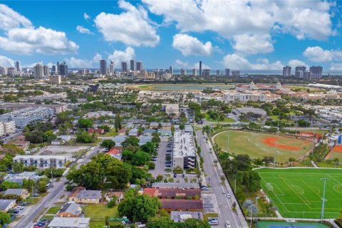 Propiedad comercial en venta en Hallandale Beach, Florida, 1299.7 m2 № 2084908 - foto 24