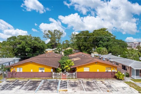 Propiedad comercial en venta en Hallandale Beach, Florida, 1299.7 m2 № 2084908 - foto 20