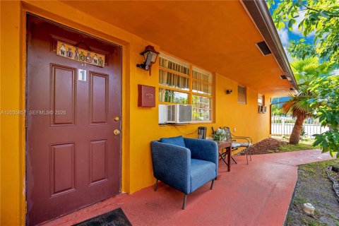 Propiedad comercial en venta en Hallandale Beach, Florida, 1299.7 m2 № 2084908 - foto 9