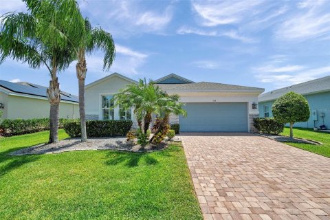 House in Tarpon Springs, Florida 4 bedrooms, 177.07 sq.m. № 1721058 - photo 1