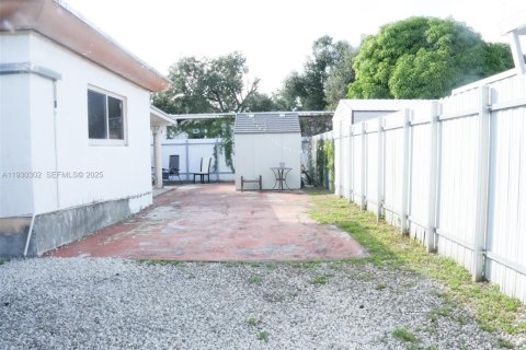 Купить виллу или дом в Майами, Флорида 4 спальни, 159.61м2, № 2034498 - фото 16