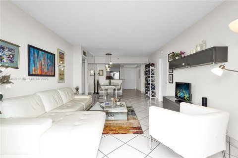 Купить кондоминиум в Серфсайд, Флорида 2 спальни, 108.7м2, № 1959034 - фото 5