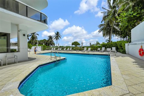 Купить кондоминиум в Серфсайд, Флорида 2 спальни, 108.7м2, № 1959034 - фото 18