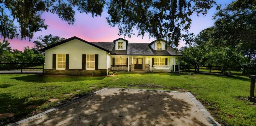 Casa en Seffner, Florida 5 dormitorios, 248.98 m2 № 1886860
