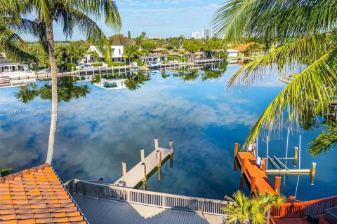 Casa en venta en Hollywood, Florida, 4 dormitorios, 286.32 m2 № 1896864 - foto 3