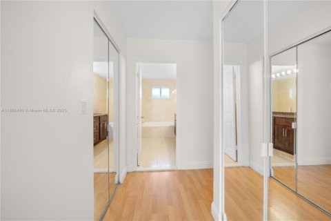 Townhouse in Doral, Florida 3 bedrooms, 176.33 sq.m. № 1889618 - photo 29