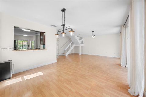 Townhouse in Doral, Florida 3 bedrooms, 176.33 sq.m. № 1889618 - photo 7