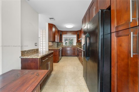 Townhouse in Doral, Florida 3 bedrooms, 176.33 sq.m. № 1889618 - photo 13