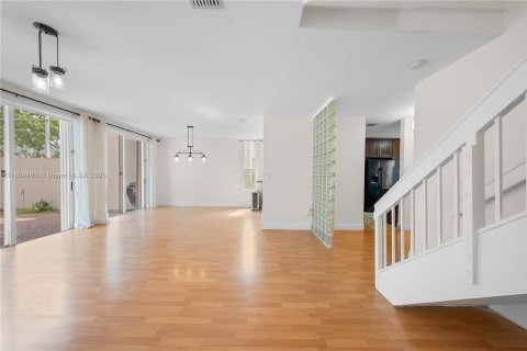 Townhouse in Doral, Florida 3 bedrooms, 176.33 sq.m. № 1889618 - photo 8