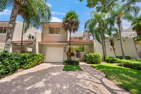 Townhouse in Doral, Florida 3 bedrooms, 176.33 sq.m. № 1889618 - photo 1