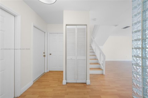 Townhouse in Doral, Florida 3 bedrooms, 176.33 sq.m. № 1889618 - photo 5