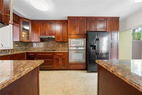 Townhouse in Doral, Florida 3 bedrooms, 176.33 sq.m. № 1889618 - photo 16