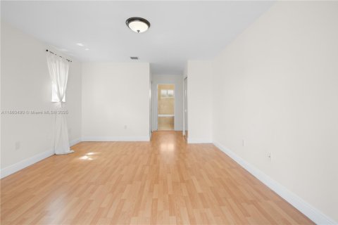 Townhouse in Doral, Florida 3 bedrooms, 176.33 sq.m. № 1889618 - photo 28
