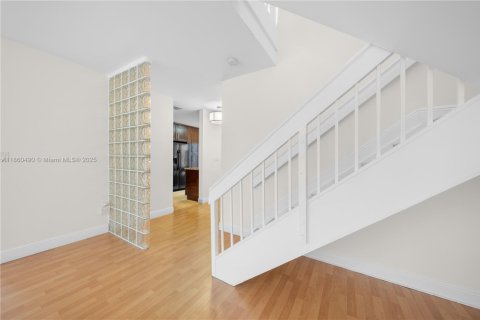 Townhouse in Doral, Florida 3 bedrooms, 176.33 sq.m. № 1889618 - photo 9