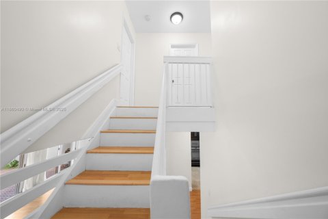 Townhouse in Doral, Florida 3 bedrooms, 176.33 sq.m. № 1889618 - photo 17