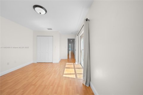 Townhouse in Doral, Florida 3 bedrooms, 176.33 sq.m. № 1889618 - photo 27