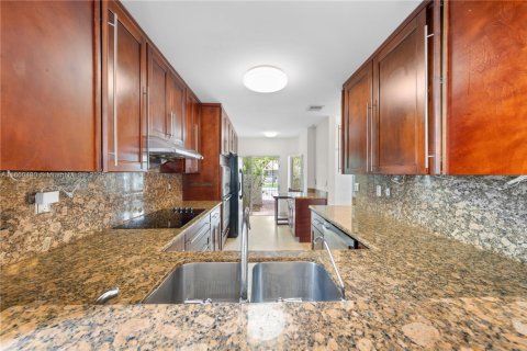 Townhouse in Doral, Florida 3 bedrooms, 176.33 sq.m. № 1889618 - photo 15