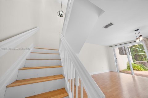 Townhouse in Doral, Florida 3 bedrooms, 176.33 sq.m. № 1889618 - photo 10