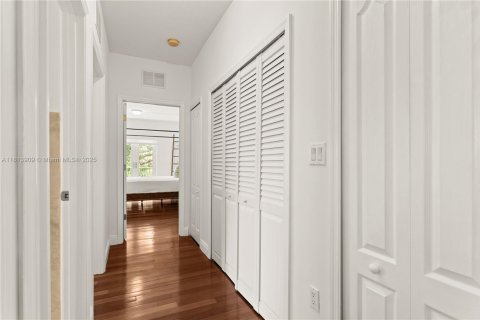 Townhouse in Miami, Florida 3 bedrooms, 197.7 sq.m. № 1762636 - photo 18