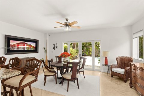 Townhouse in Miami, Florida 3 bedrooms, 197.7 sq.m. № 1762636 - photo 8