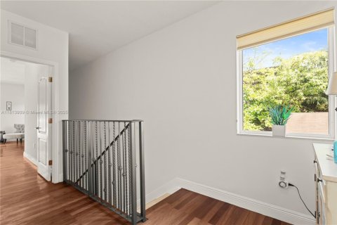 Townhouse in Miami, Florida 3 bedrooms, 197.7 sq.m. № 1762636 - photo 12