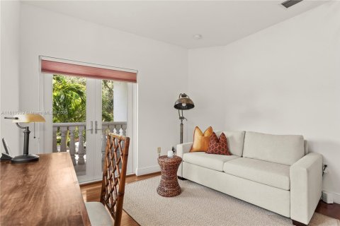 Townhouse in Miami, Florida 3 bedrooms, 197.7 sq.m. № 1762636 - photo 23