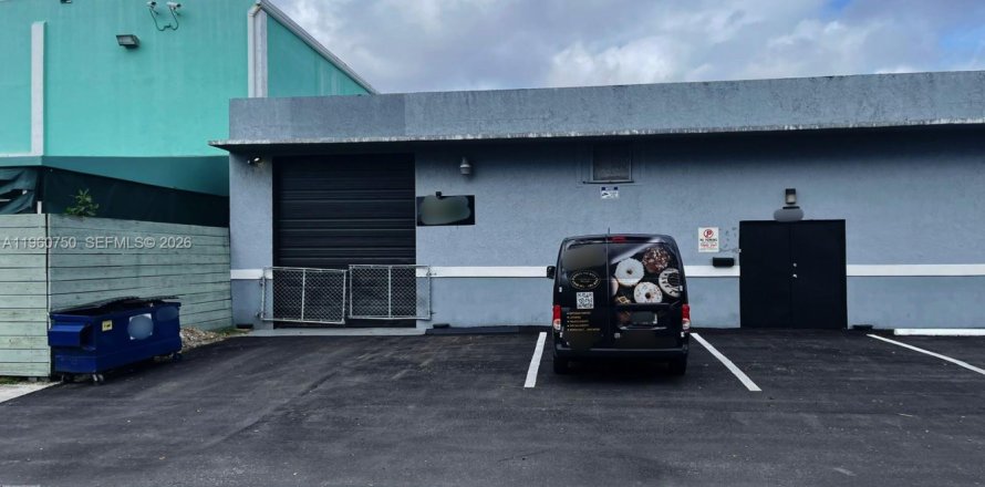 Propiedad comercial en Hollywood, Florida № 2022108