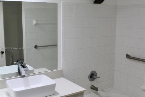 Купить кондоминиум в Серфсайд, Флорида 2 спальни, 92.62м2, № 1970209 - фото 22