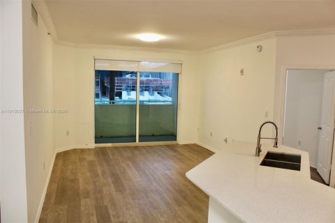 Купить кондоминиум в Серфсайд, Флорида 2 спальни, 92.62м2, № 1970209 - фото 1