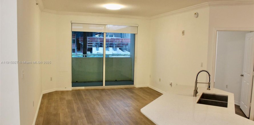 Кондоминиум с 2 спальнями в Серфсайд, Флорида № 1970209