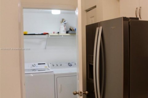 Купить кондоминиум в Серфсайд, Флорида 2 спальни, 92.62м2, № 1970209 - фото 9