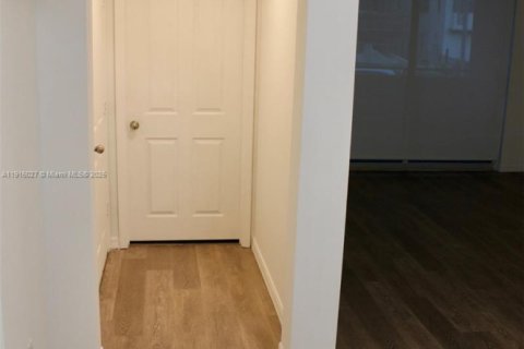 Купить кондоминиум в Серфсайд, Флорида 2 спальни, 92.62м2, № 1970209 - фото 24