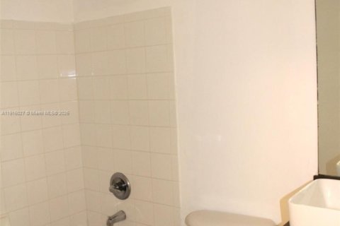 Купить кондоминиум в Серфсайд, Флорида 2 спальни, 92.62м2, № 1970209 - фото 5