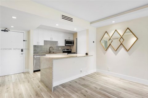 Copropriété à louer à Weston, Floride: 2 chambres, 102.75 m2 № 2191340 - photo 17