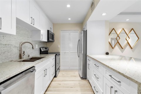 Copropriété à louer à Weston, Floride: 2 chambres, 102.75 m2 № 2191340 - photo 2