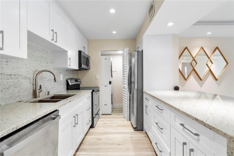 Copropriété à louer à Weston, Floride: 2 chambres, 102.75 m2 № 2191340 - photo 3
