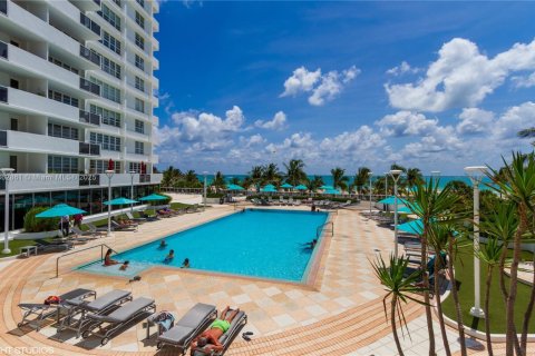Condo in Miami Beach, Florida  № 1890380 - photo 17