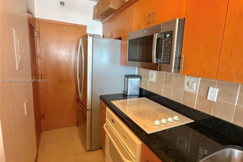 Condo in Miami Beach, Florida  № 1890380 - photo 9