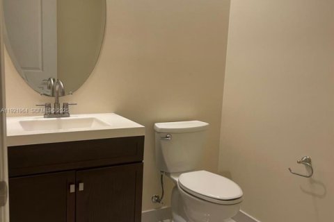 Condo in Sunrise, Florida, 2 bedrooms № 1985875 - photo 7