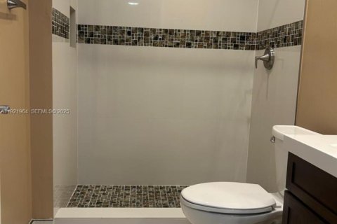 Condo in Sunrise, Florida, 2 bedrooms № 1985875 - photo 12