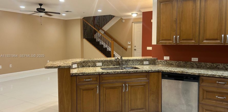 Condo in Sunrise, Florida, 2 bedrooms № 1985875