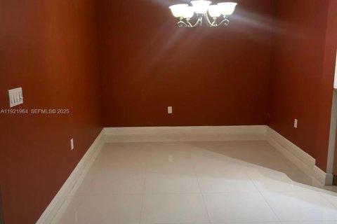 Condo in Sunrise, Florida, 2 bedrooms № 1985875 - photo 8