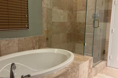 Condo in Sunrise, Florida, 2 bedrooms № 1985875 - photo 11