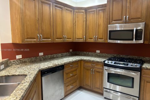 Condo in Sunrise, Florida, 2 bedrooms № 1985875 - photo 3