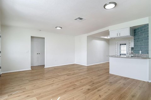 House in Spring Hill, Florida 4 bedrooms, 136.94 sq.m. № 1915222 - photo 4