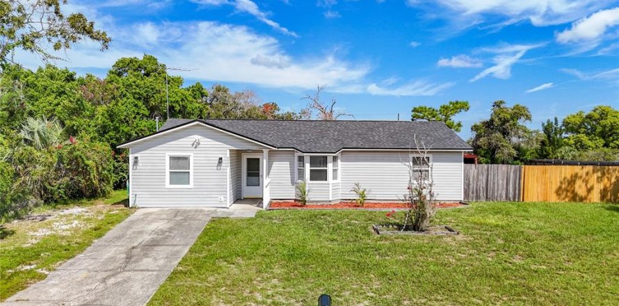 House in Spring Hill, Florida 4 bedrooms, 136.94 sq.m. № 1915222