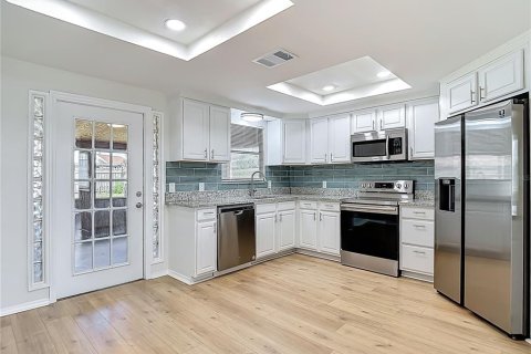 House in Spring Hill, Florida 4 bedrooms, 136.94 sq.m. № 1915222 - photo 9