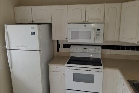 Condominio en venta en Miramar, Florida, 2 dormitorios, 77.29 m2 № 2036843 - foto 3