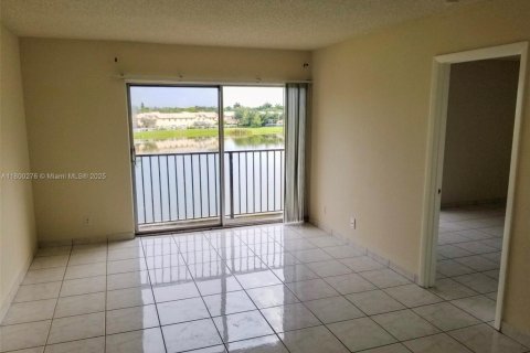 Condominio en venta en Miramar, Florida, 2 dormitorios, 77.29 m2 № 2036843 - foto 5