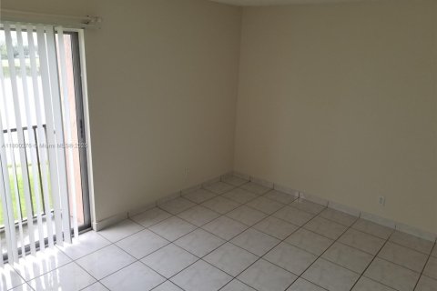 Condominio en venta en Miramar, Florida, 2 dormitorios, 77.29 m2 № 2036843 - foto 8